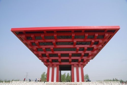 江苏贫困老区斥巨资连建山寨中国馆和歌剧院